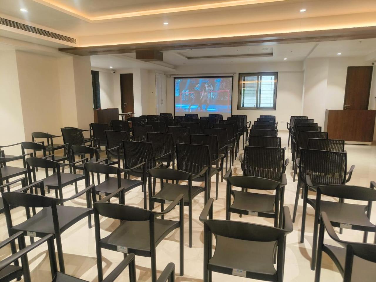 Hotel Drc Нашик Екстер'єр фото